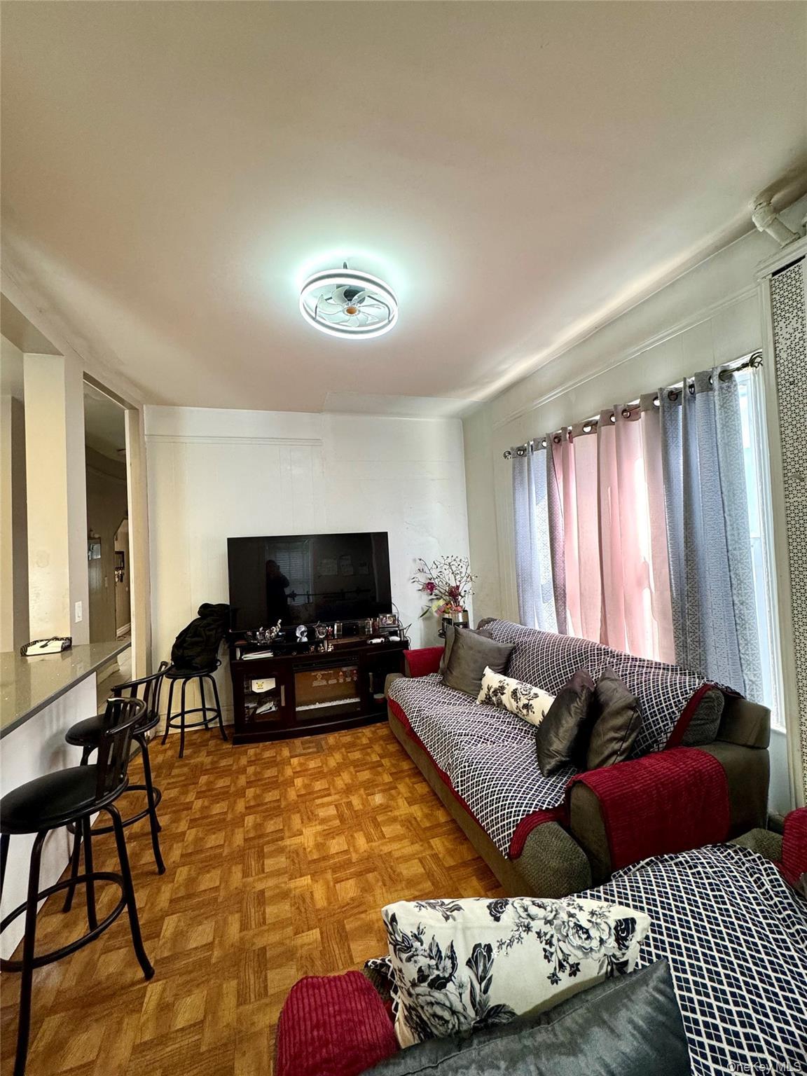 Single Family Parkview  Bronx, NY 10461, MLS-982710-2