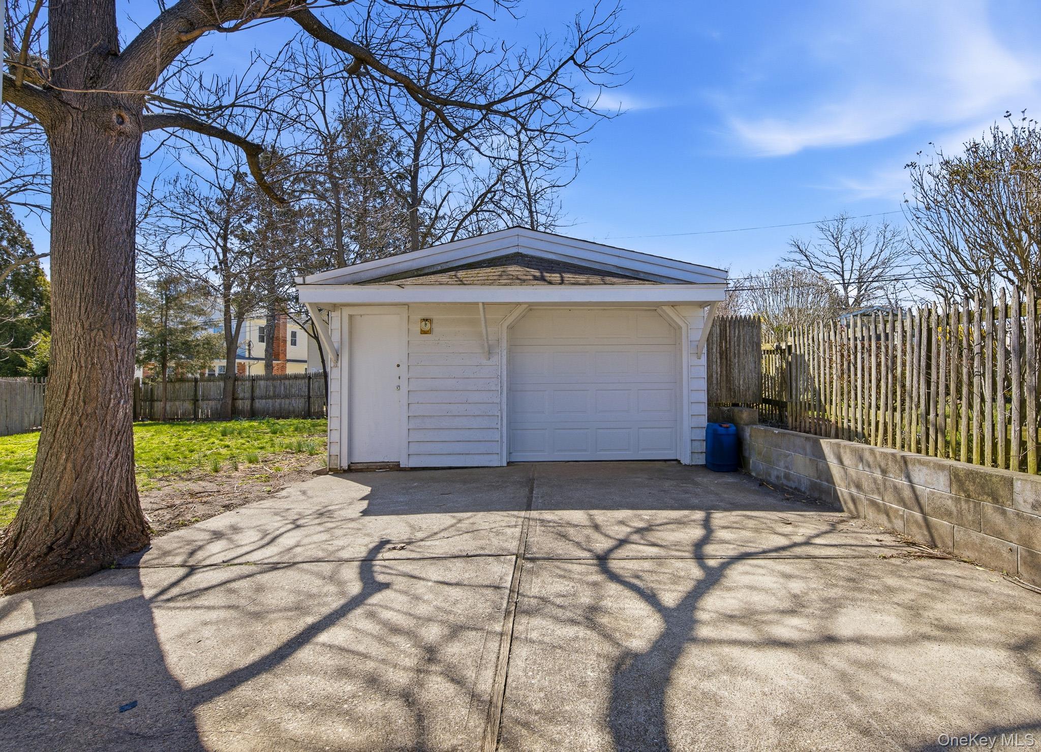 Single Family E Lakewood Street Suffolk County, NY 11772, MLS-982731-26