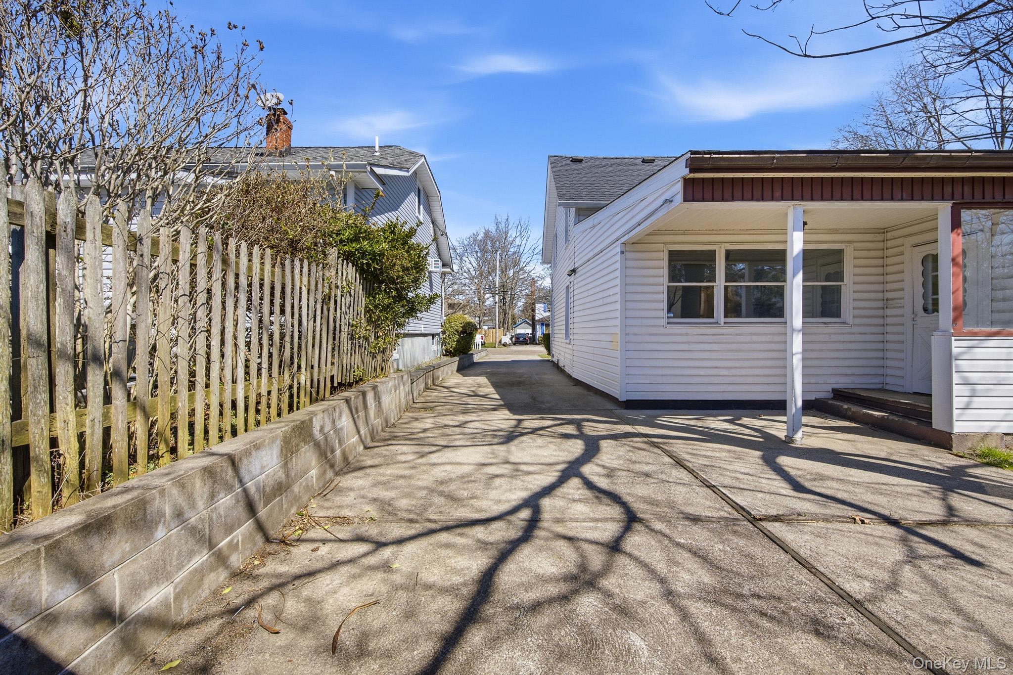 Single Family E Lakewood Street Suffolk County, NY 11772, MLS-982731-27