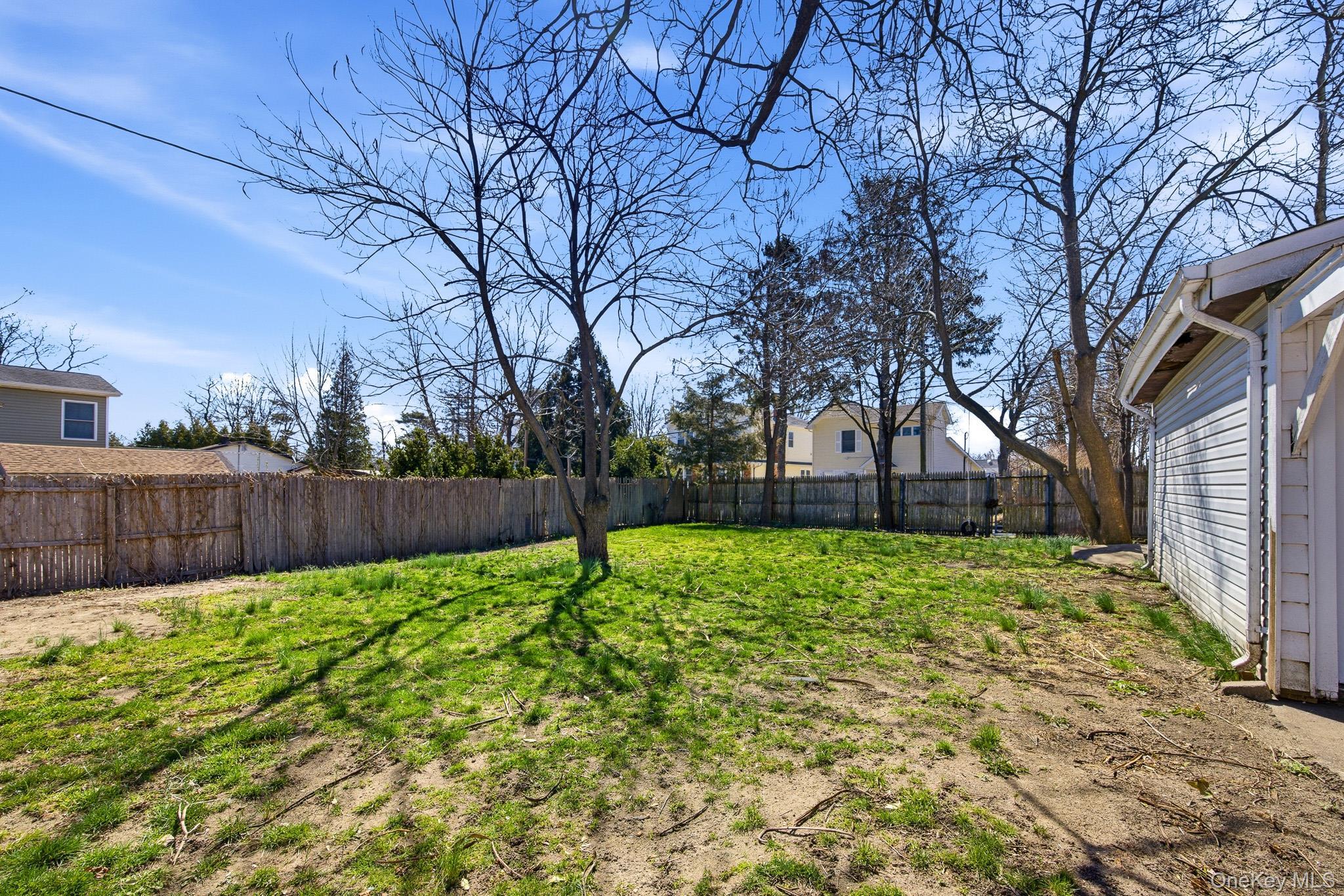 Single Family E Lakewood Street Suffolk County, NY 11772, MLS-982731-28