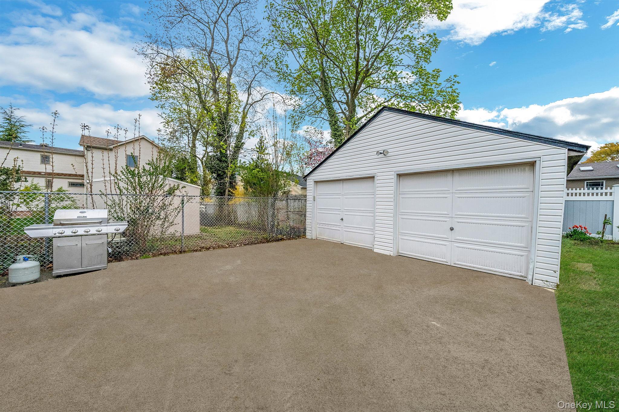 Single Family Ontario  Nassau County, NY 11758, MLS-982758-19