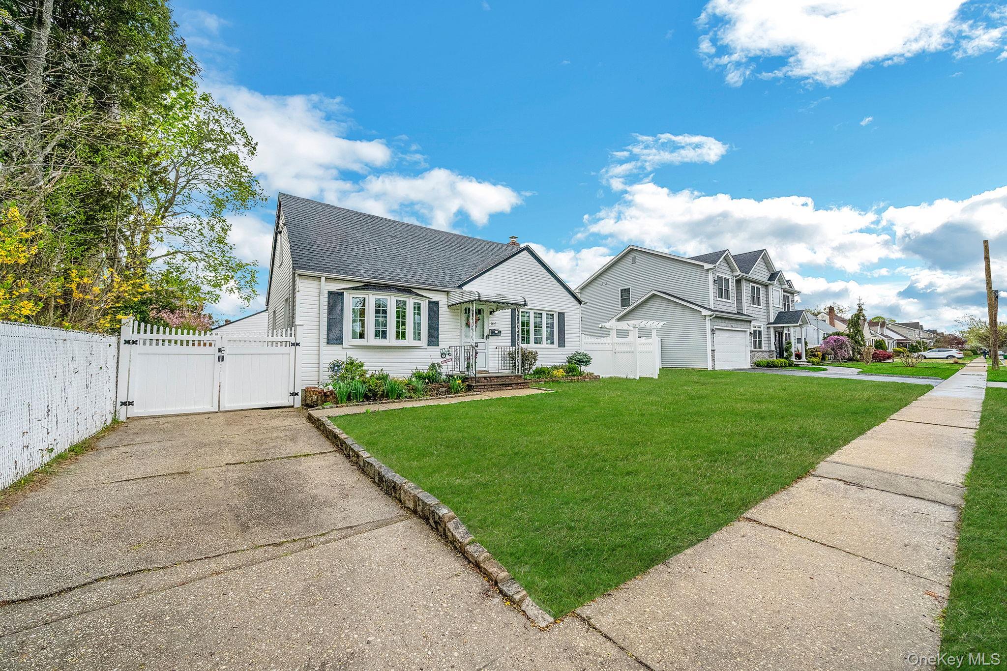 Single Family Ontario  Nassau County, NY 11758, MLS-982758-2