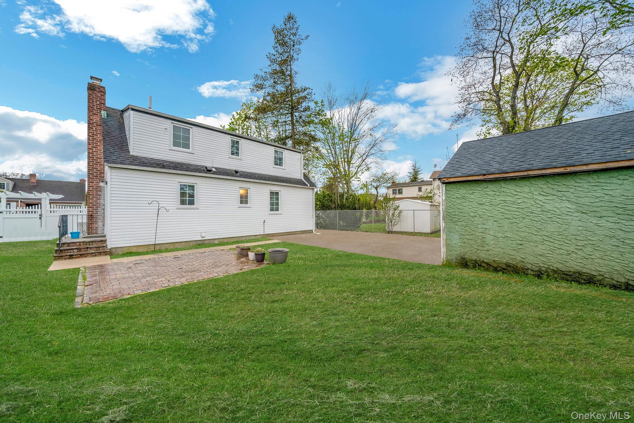 Single Family Ontario  Nassau County, NY 11758, MLS-982758-21