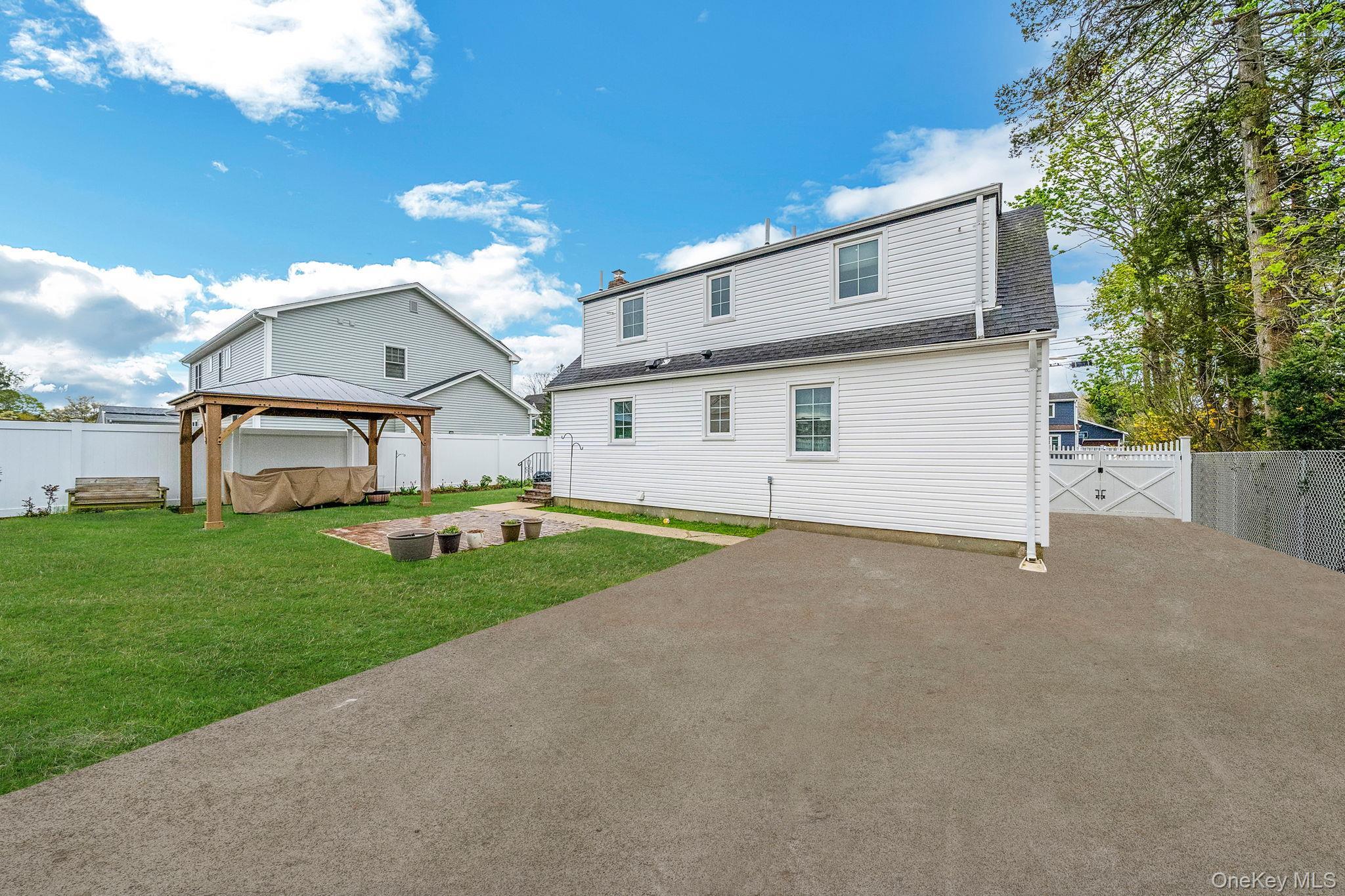 Single Family Ontario  Nassau County, NY 11758, MLS-982758-22