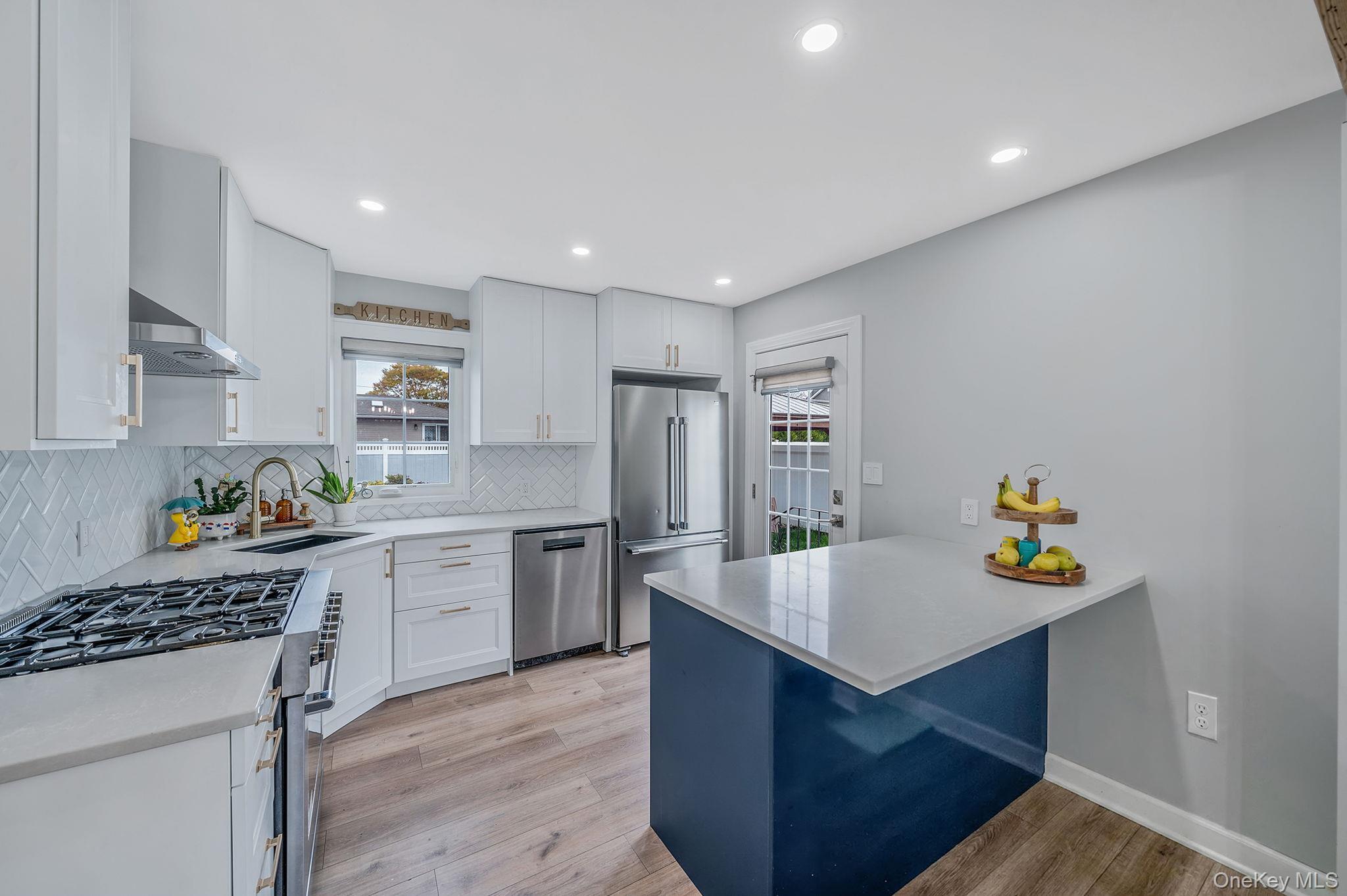 Single Family Ontario  Nassau County, NY 11758, MLS-982758-6