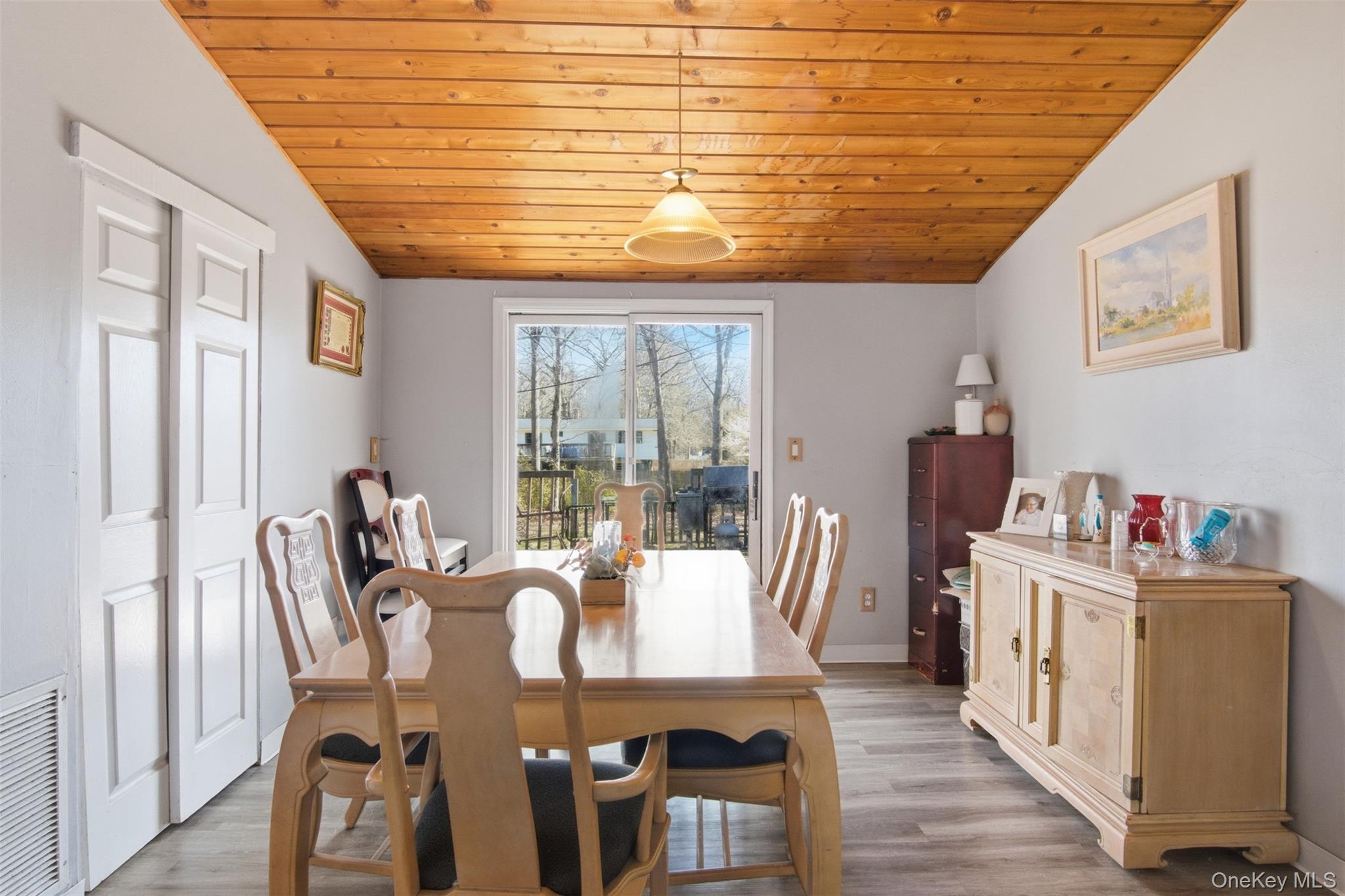 Single Family Lodge  Suffolk County, NY 11733, MLS-982774-10