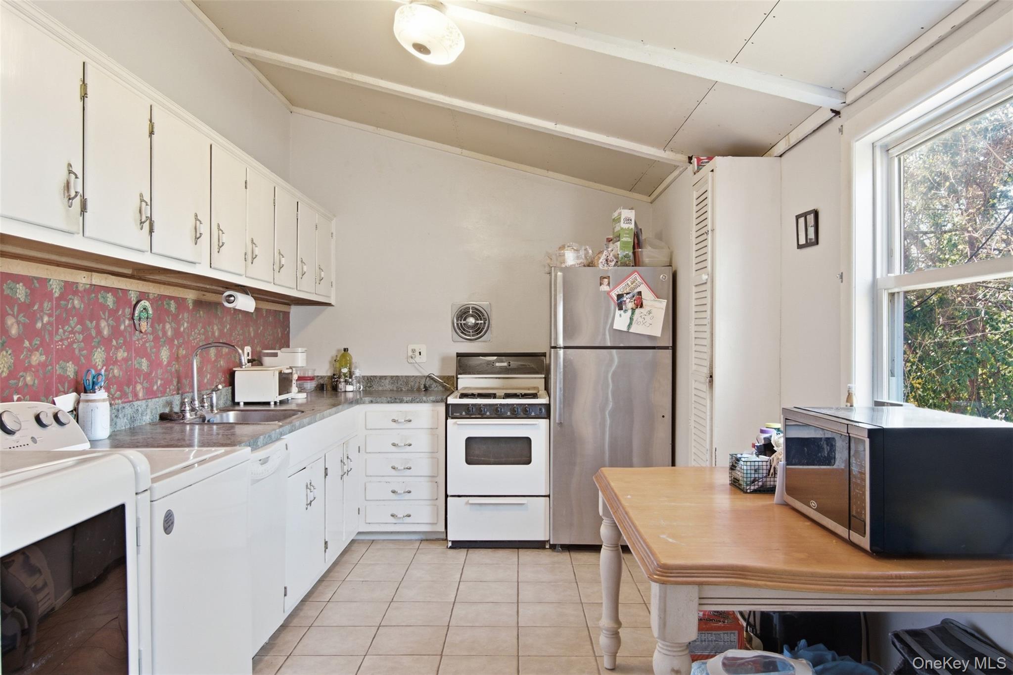 Single Family Lodge  Suffolk County, NY 11733, MLS-982774-8