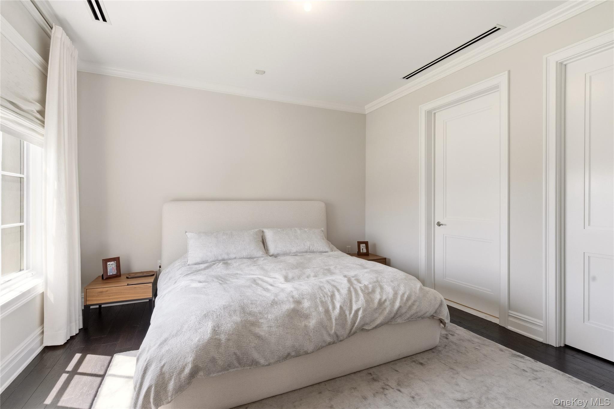 Condo Royal  Nassau County, NY 11040, MLS-982832-24