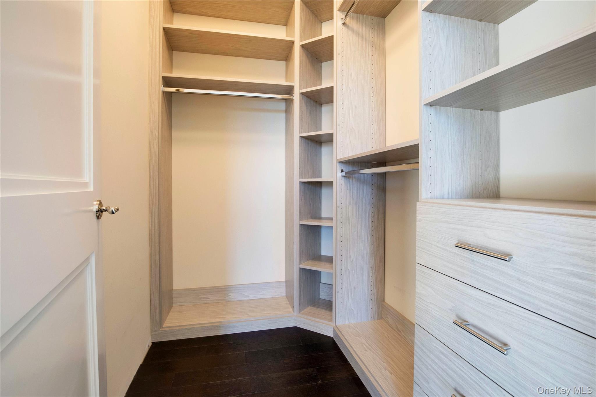 Condo Royal  Nassau County, NY 11040, MLS-982832-25