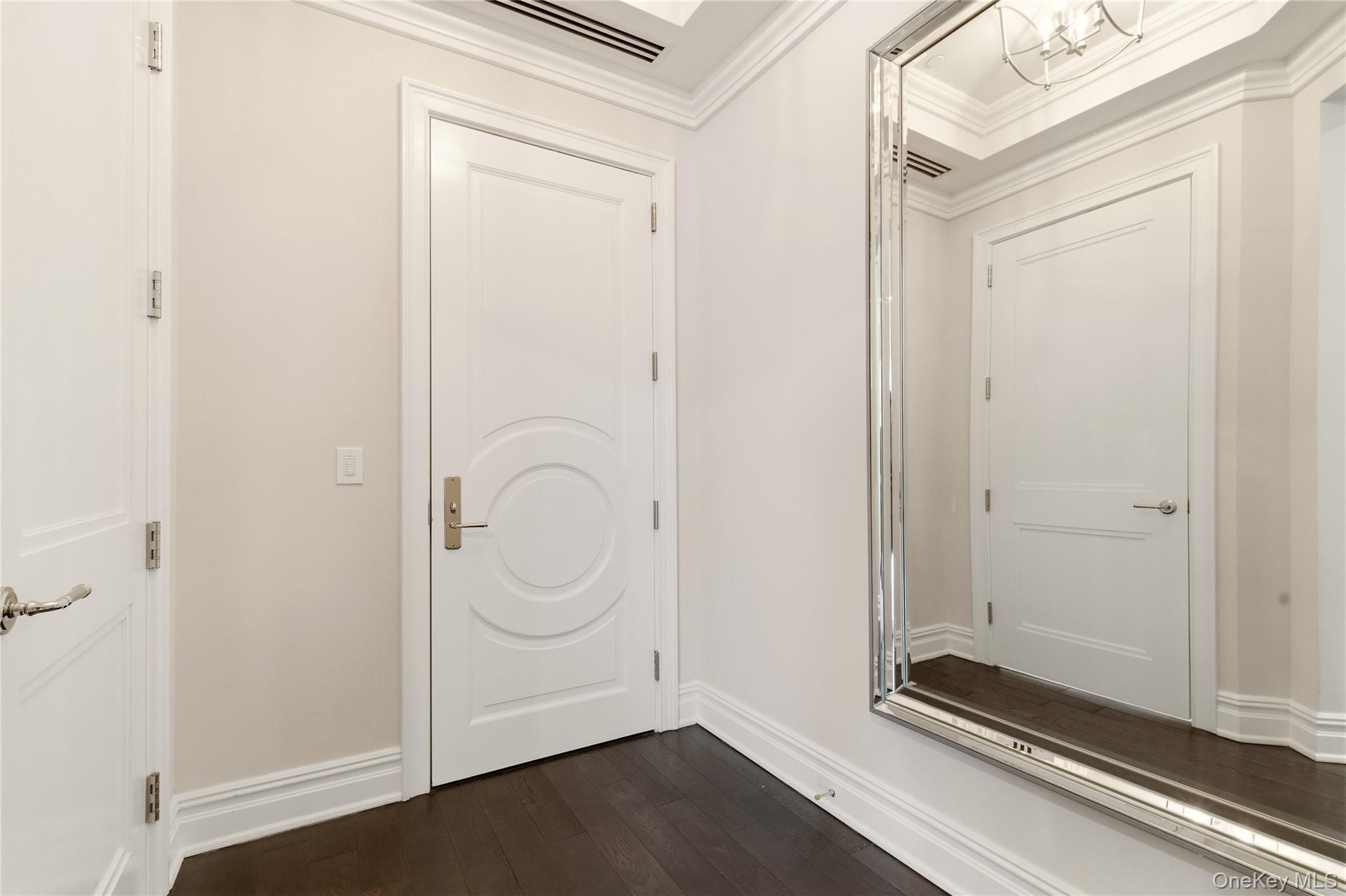 Condo Royal  Nassau County, NY 11040, MLS-982832-3