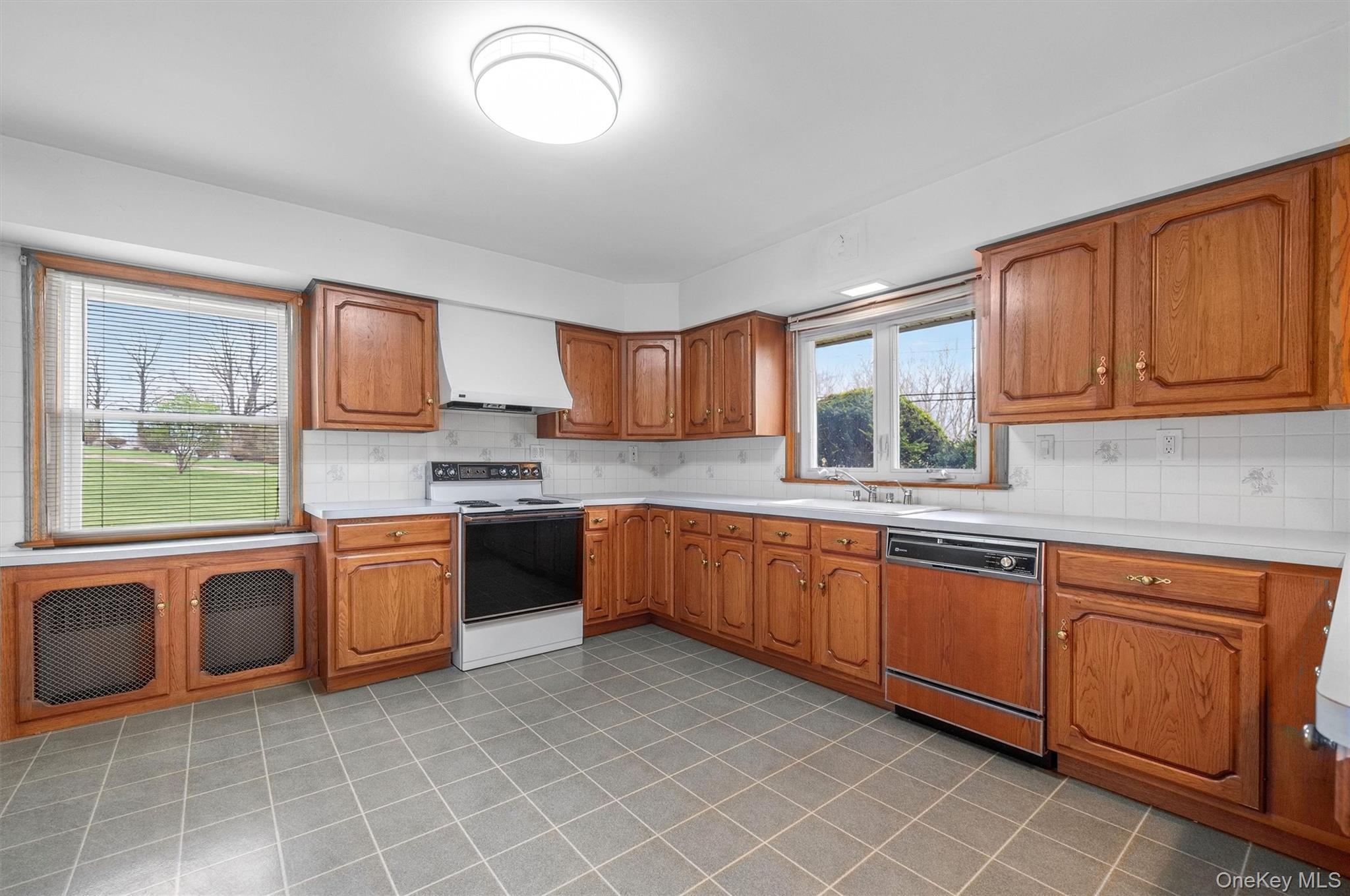 Single Family Hudson  Ulster County, NY 12542, MLS-982869-16