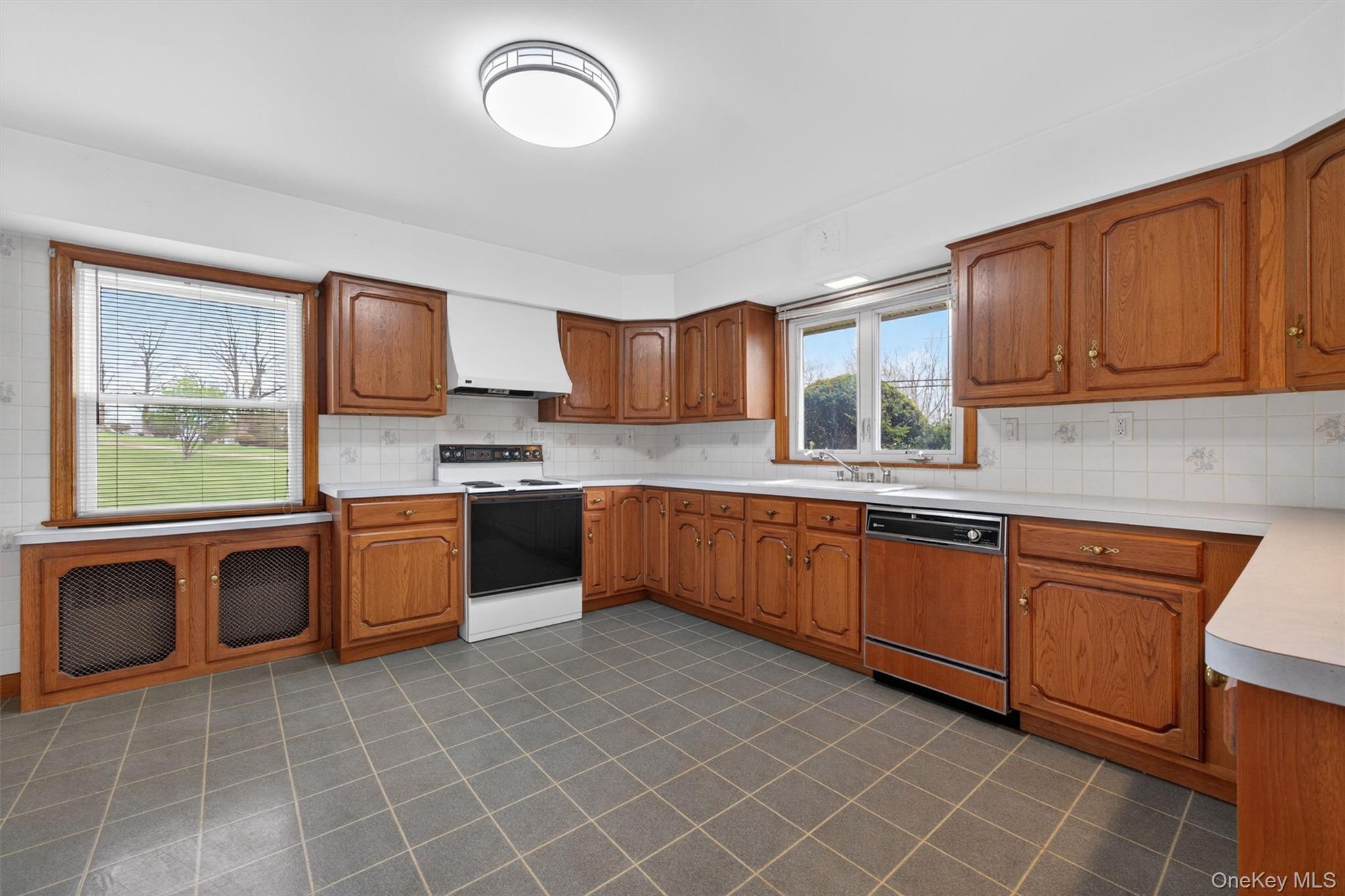 Single Family Hudson  Ulster County, NY 12542, MLS-982869-17