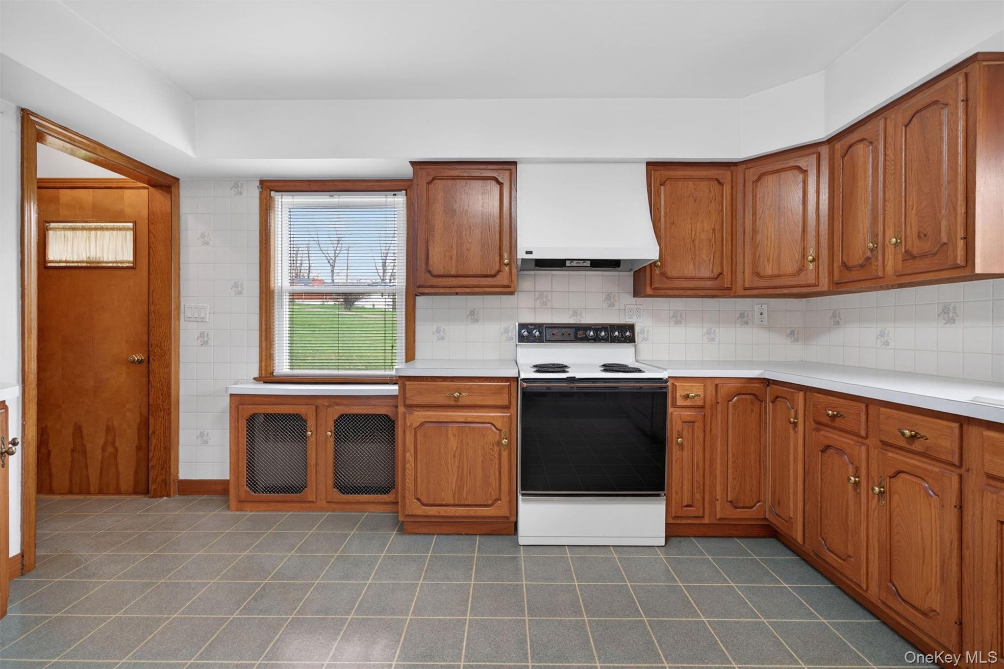 Single Family Hudson  Ulster County, NY 12542, MLS-982869-18