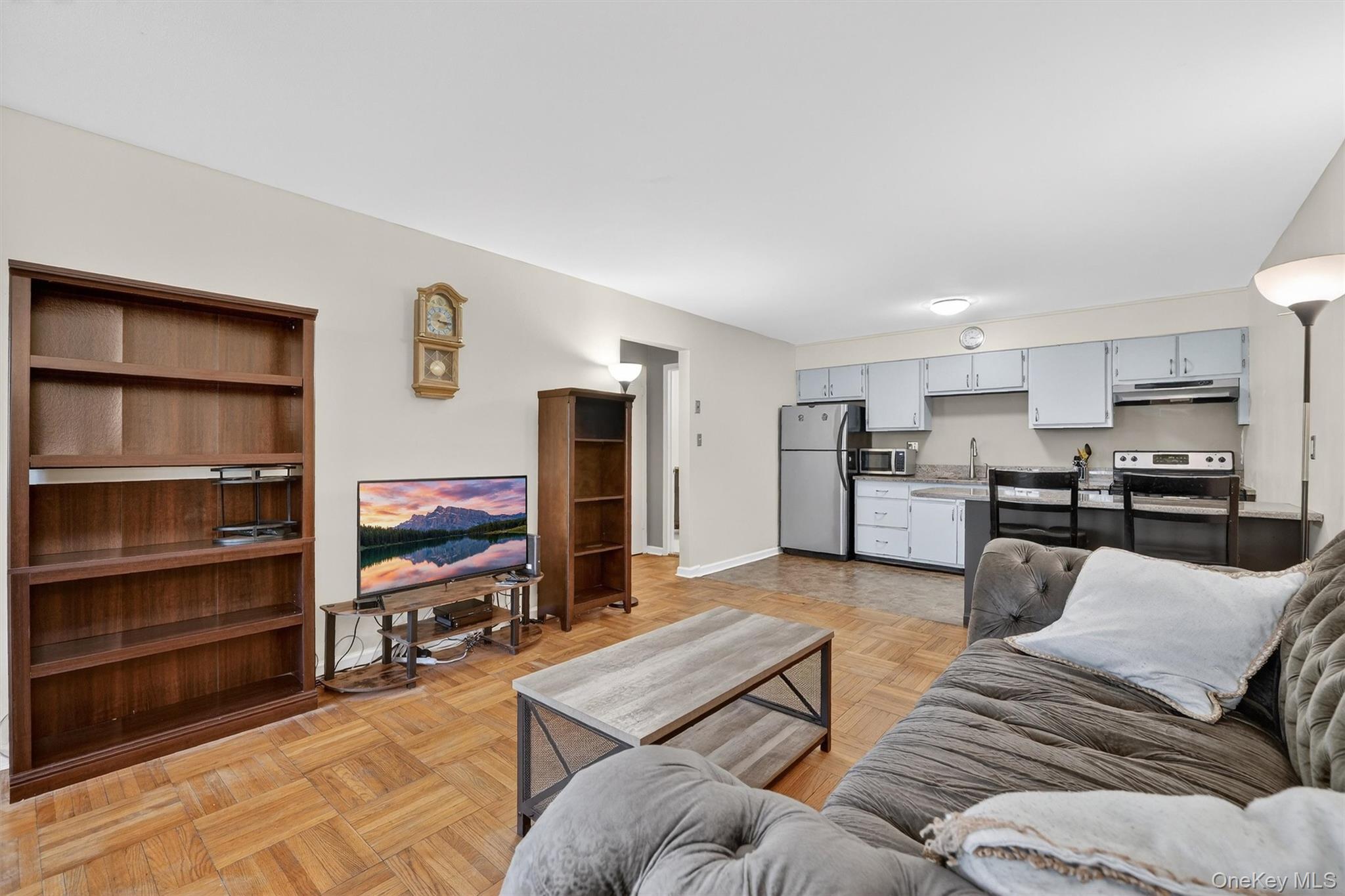 Coop Crompond  Westchester County, NY 10566, MLS-982872-10