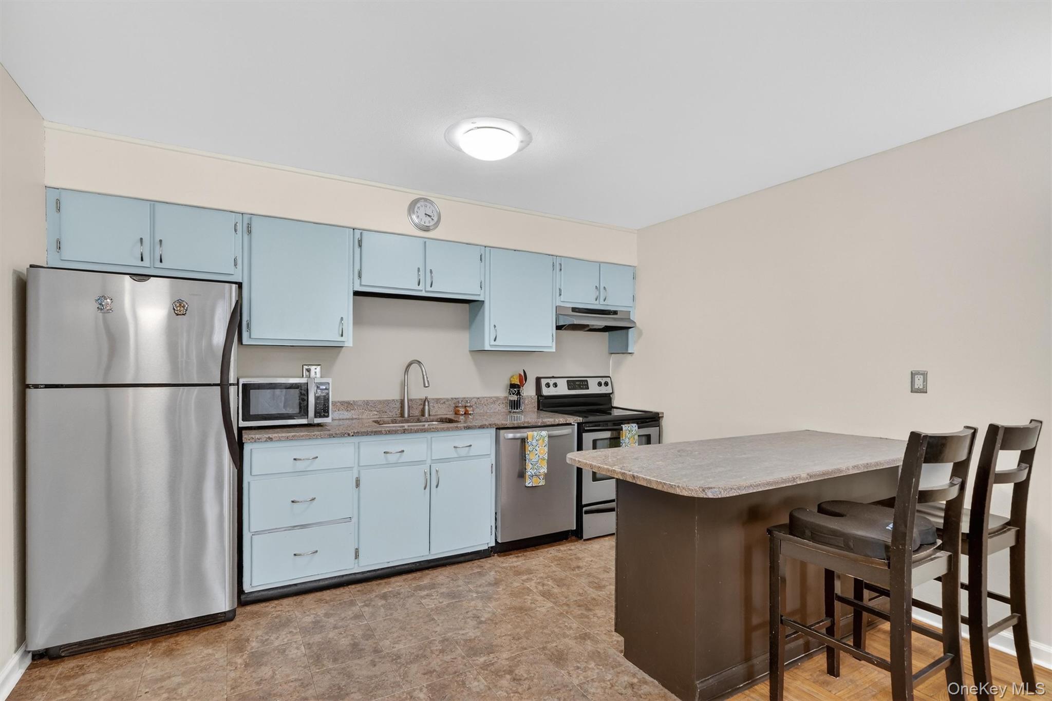 Coop Crompond  Westchester County, NY 10566, MLS-982872-14