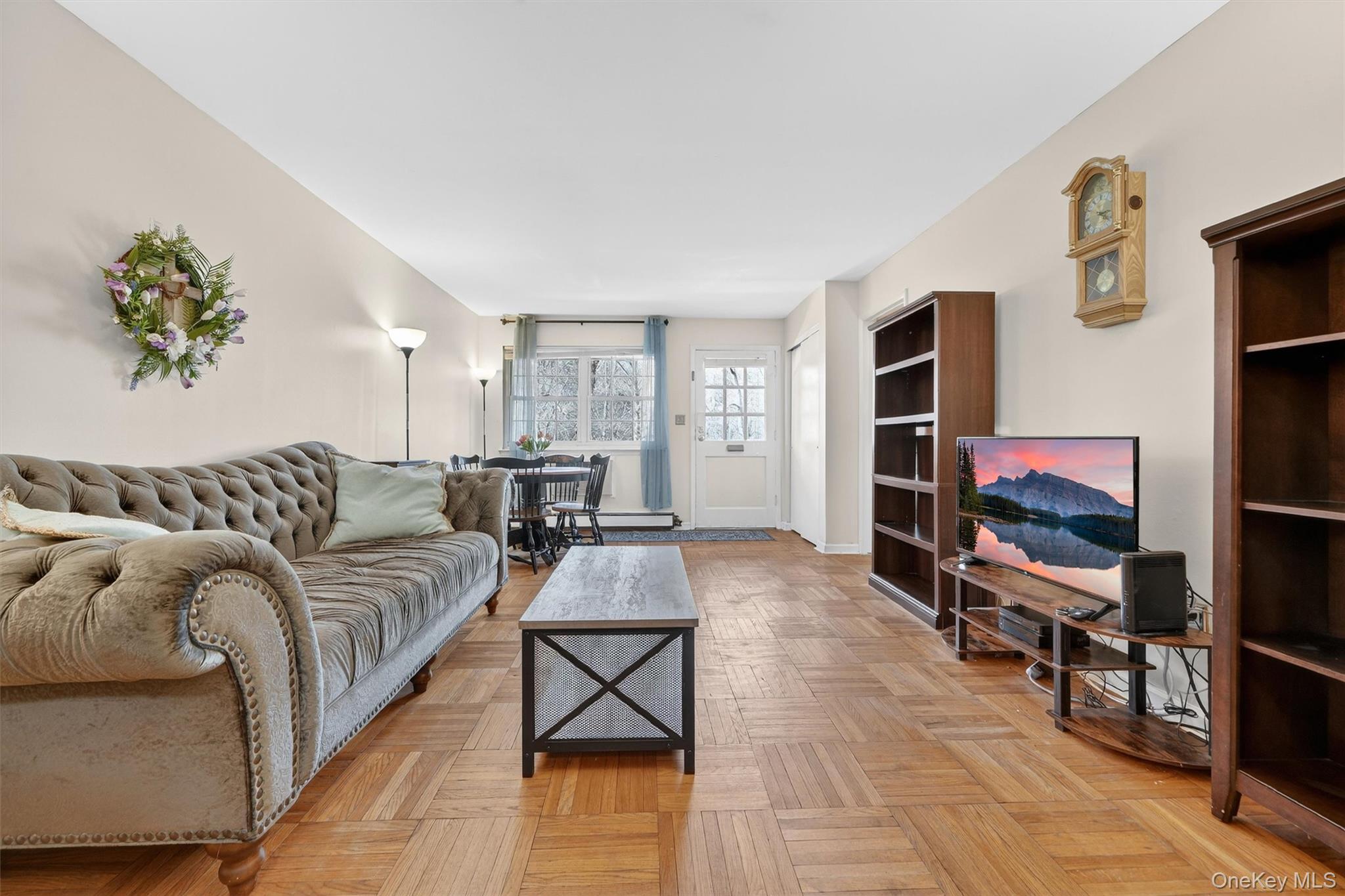 Coop Crompond  Westchester County, NY 10566, MLS-982872-18