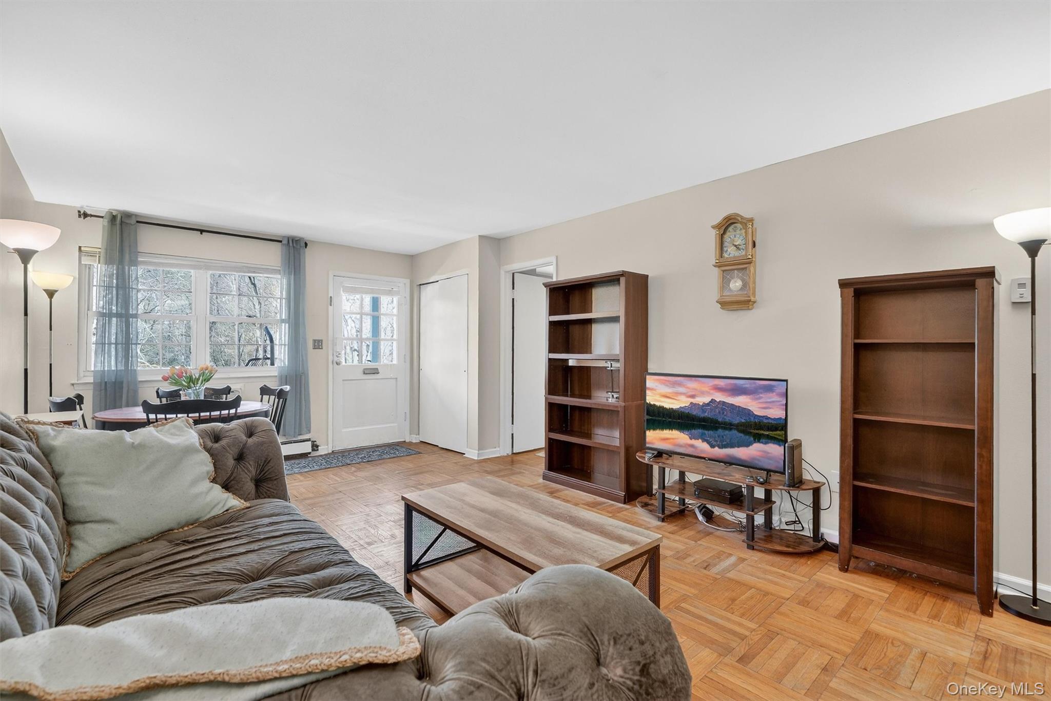 Coop Crompond  Westchester County, NY 10566, MLS-982872-19