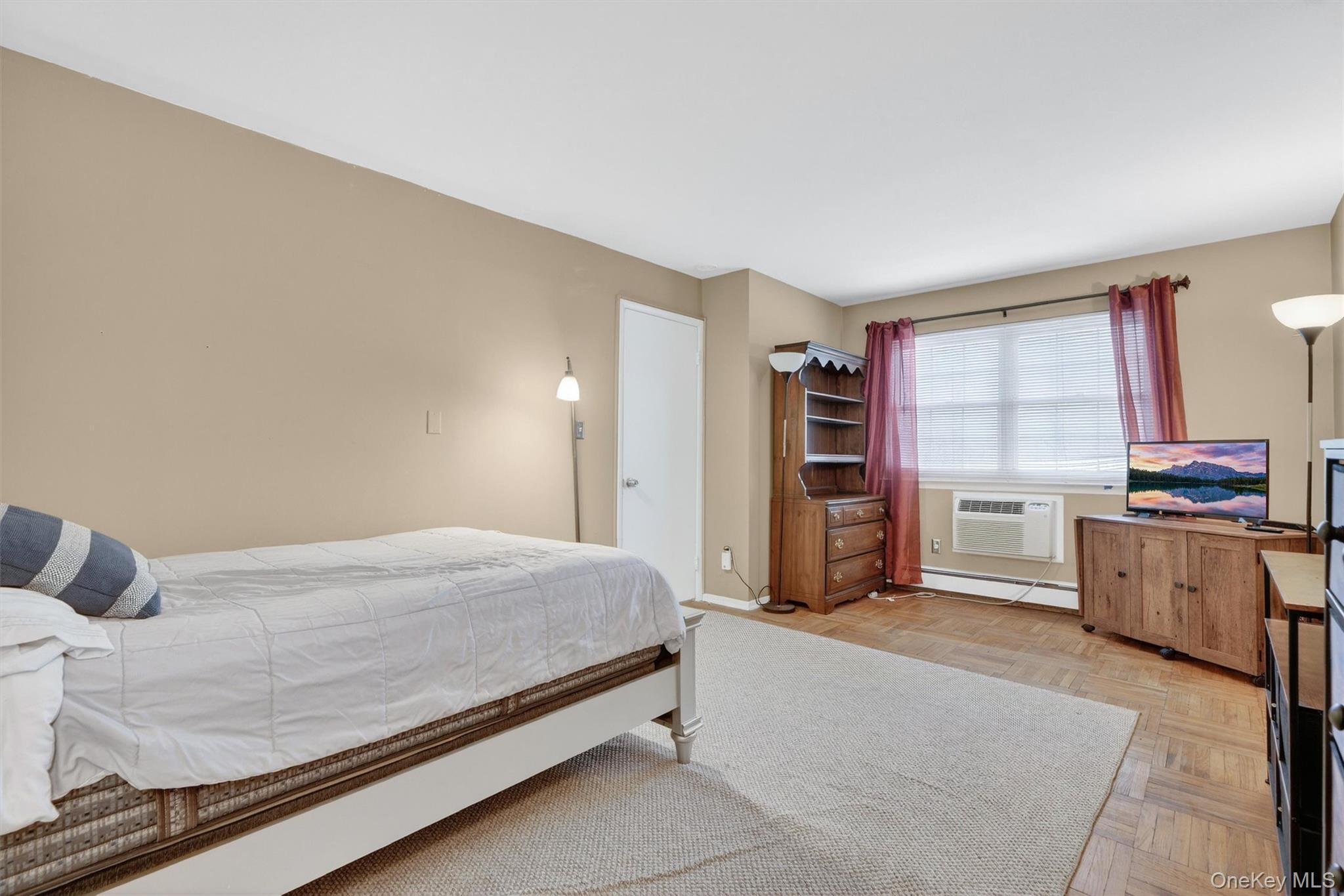 Coop Crompond  Westchester County, NY 10566, MLS-982872-21