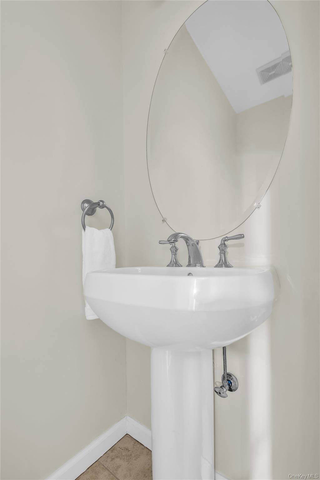 Single Family Eagle  Suffolk County, NY 11716, MLS-982931-11