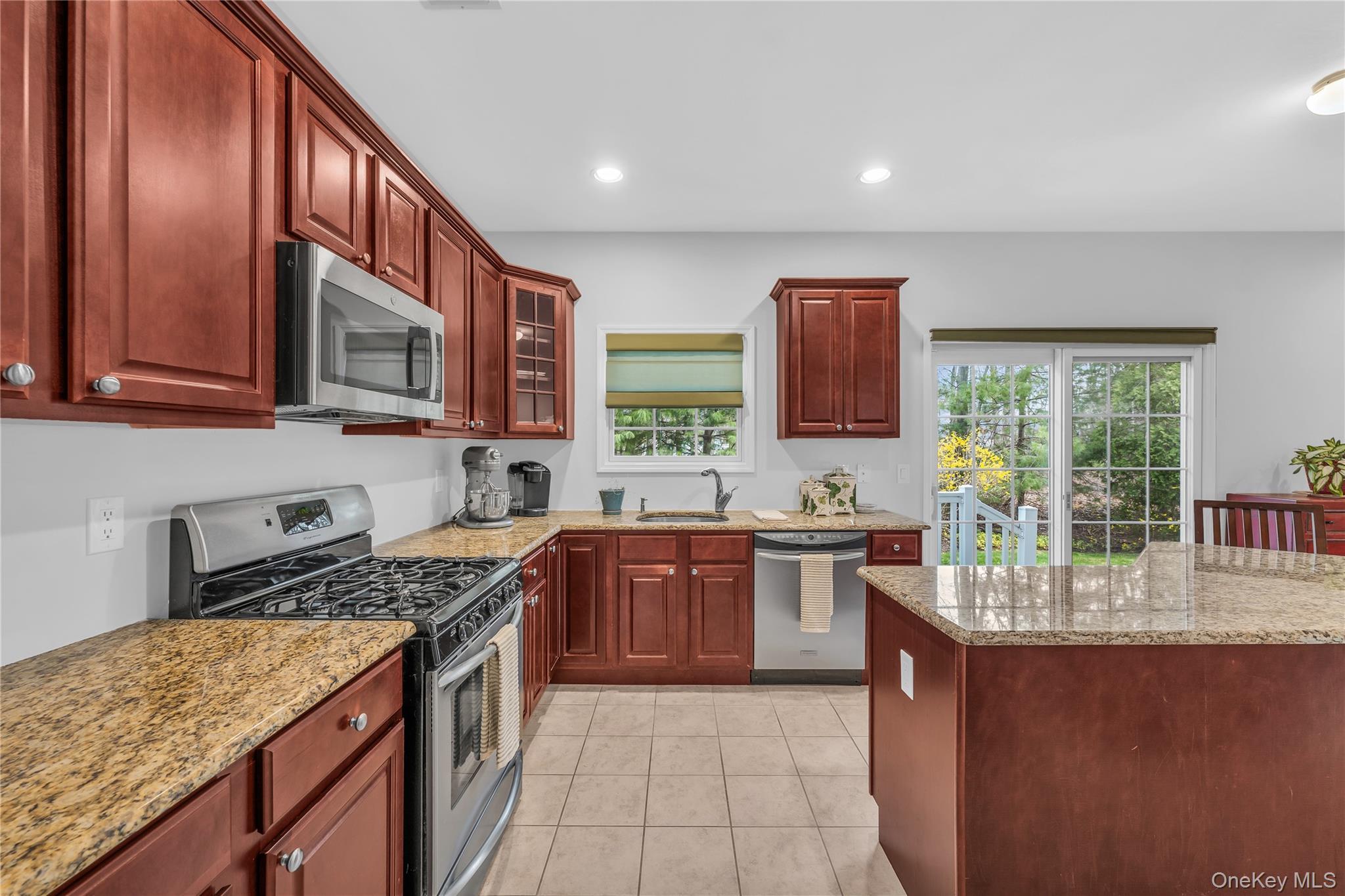 Single Family Eagle  Suffolk County, NY 11716, MLS-982931-6