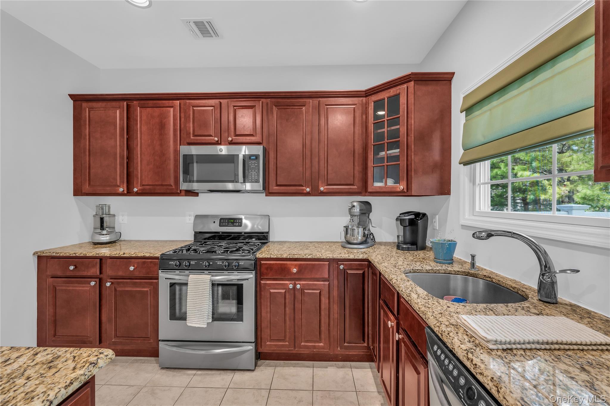 Single Family Eagle  Suffolk County, NY 11716, MLS-982931-7