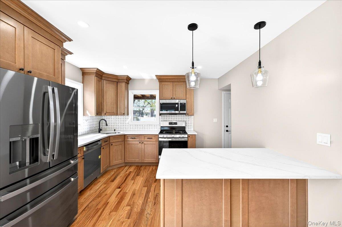 Single Family 2nd  Suffolk County, NY 11731, MLS-982951-7