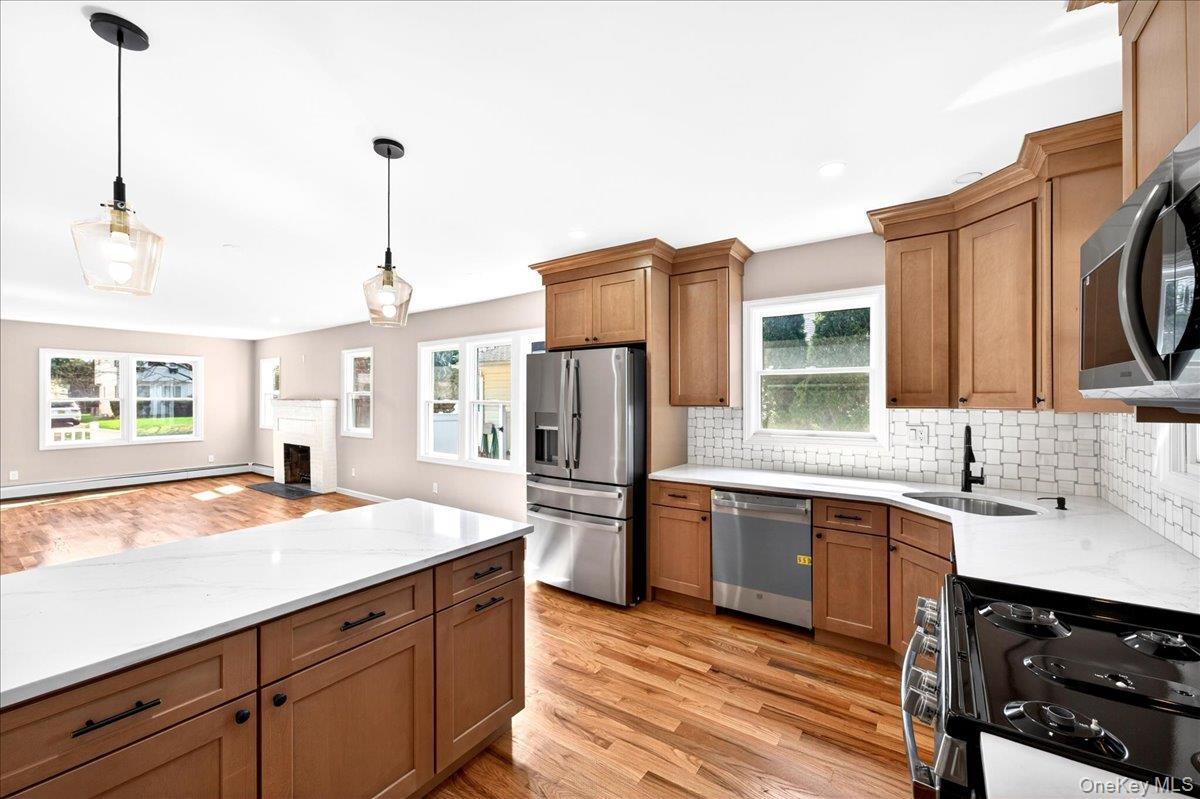 Single Family 2nd  Suffolk County, NY 11731, MLS-982951-8