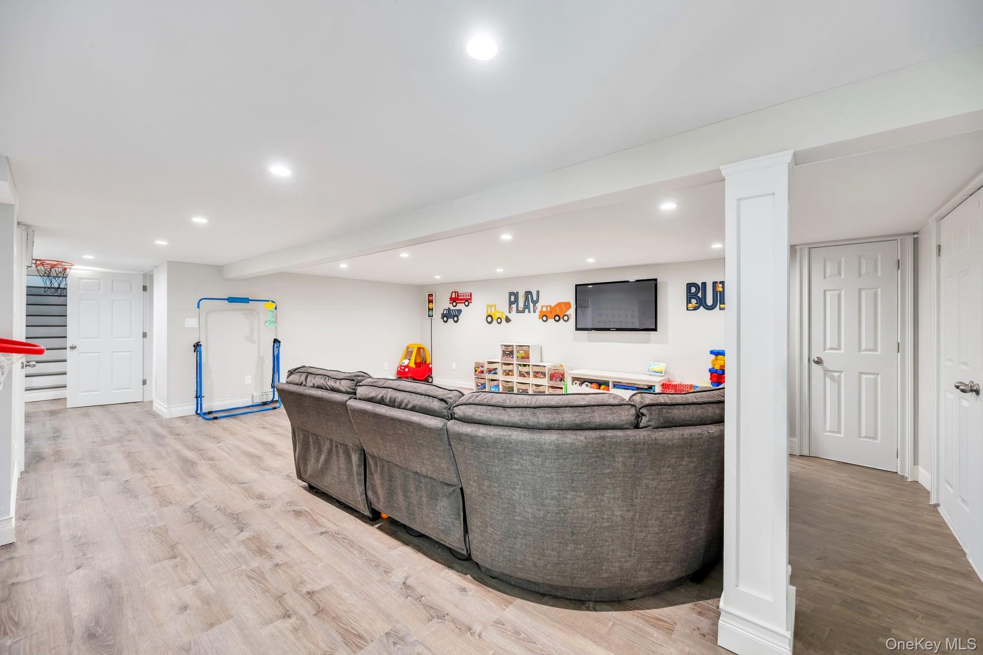 Single Family Serene  Suffolk County, NY 11788, MLS-982980-33