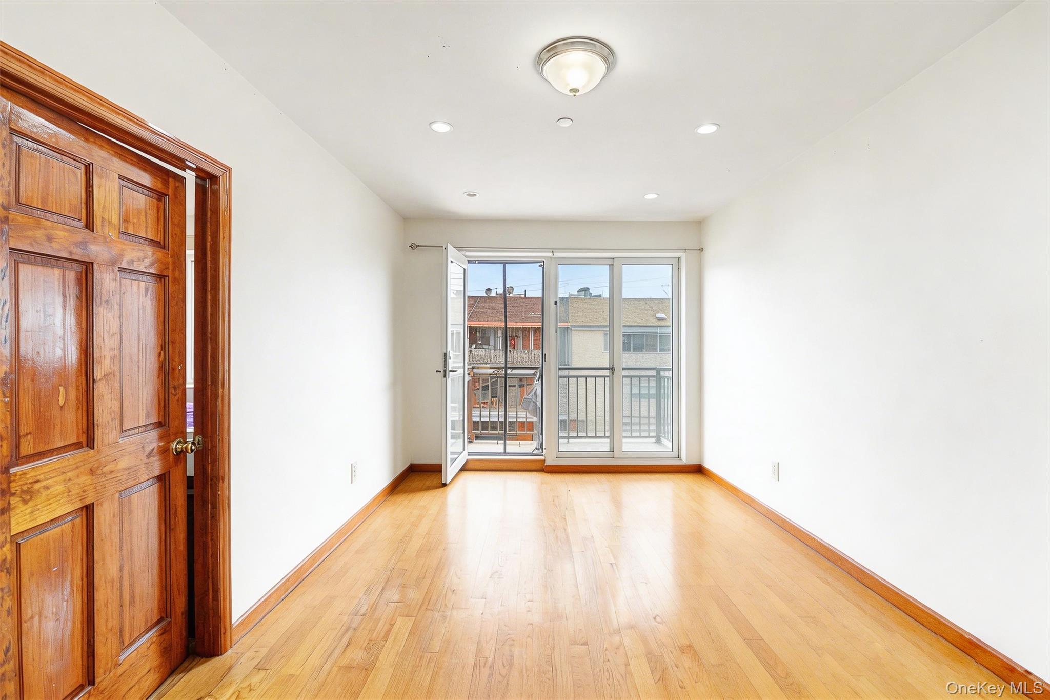 Condo Granger Queens, NY 11368, MLS-982981-2