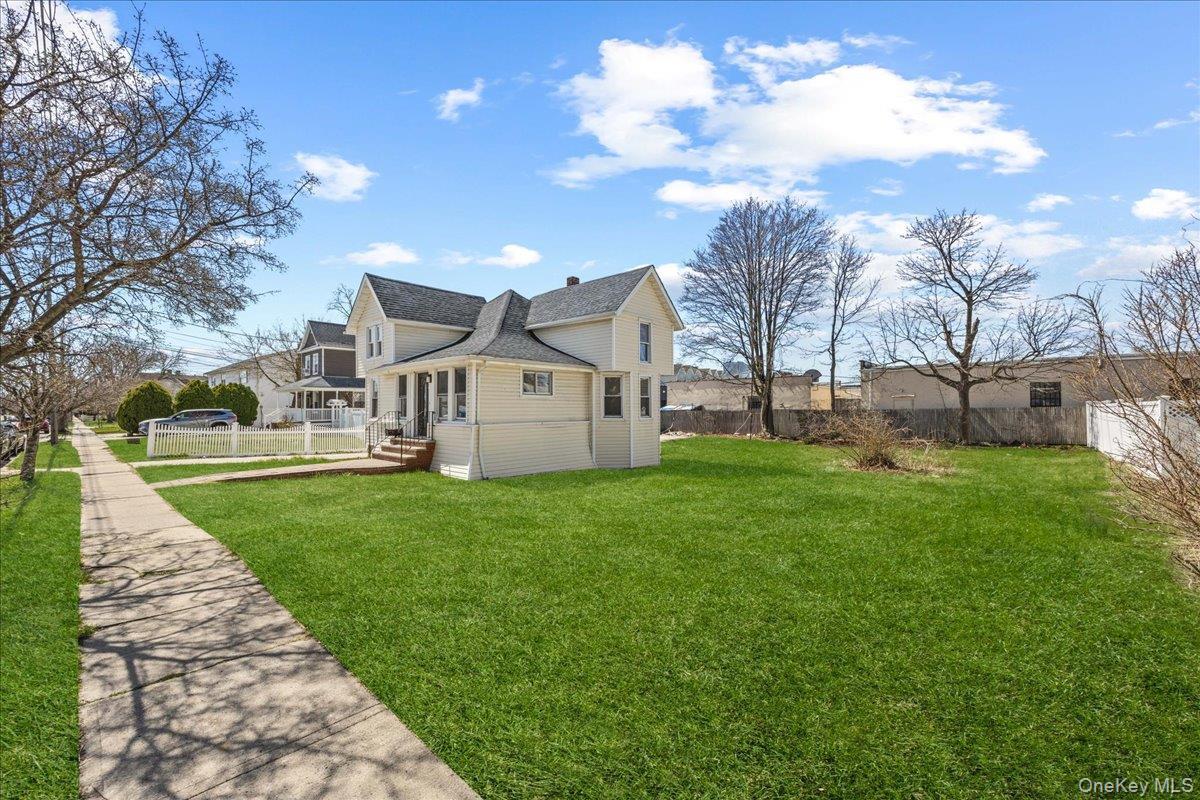 Single Family Westend  Nassau County, NY 11520, MLS-983001-17