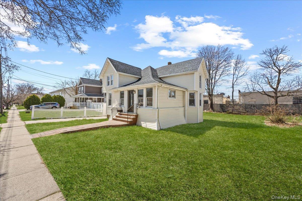 Single Family Westend  Nassau County, NY 11520, MLS-983001-2