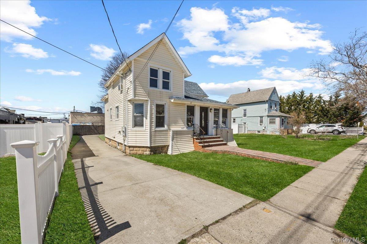 Single Family Westend  Nassau County, NY 11520, MLS-983001-3