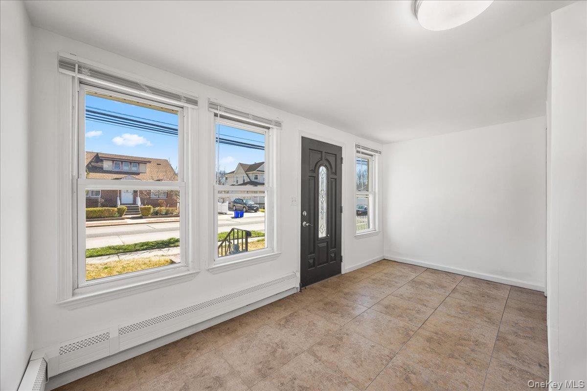 Single Family Westend  Nassau County, NY 11520, MLS-983001-4