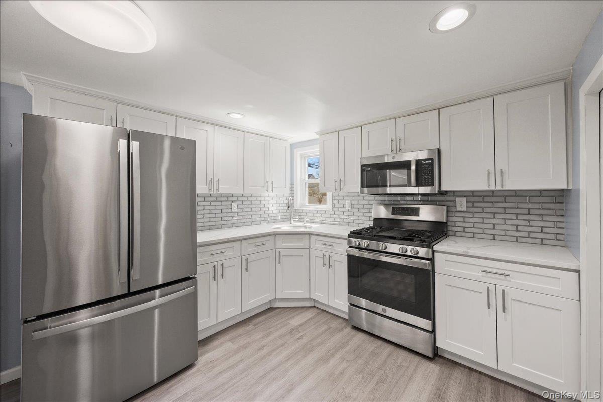 Single Family Westend  Nassau County, NY 11520, MLS-983001-8