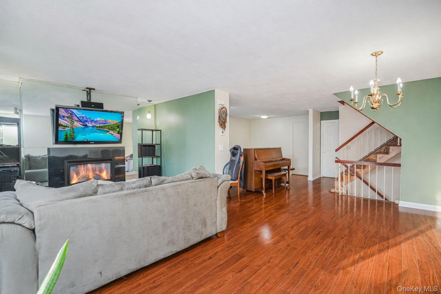 Single Family Indale Staten Island, NY 10309, MLS-983038-10