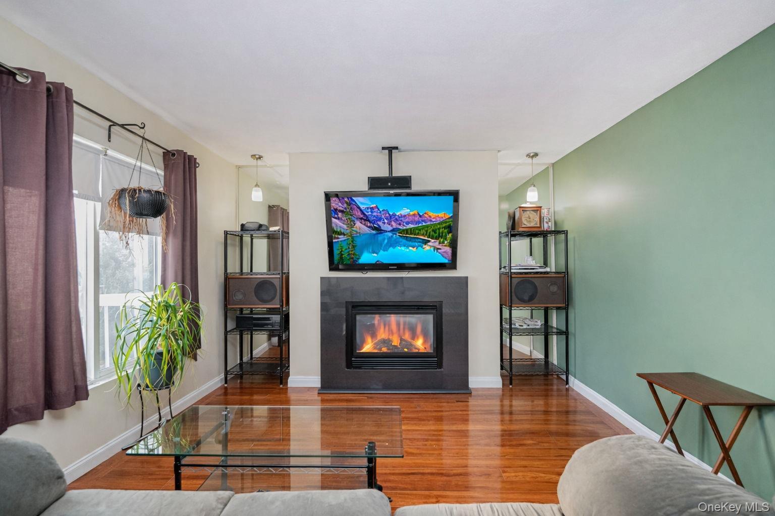 Single Family Indale Staten Island, NY 10309, MLS-983038-13