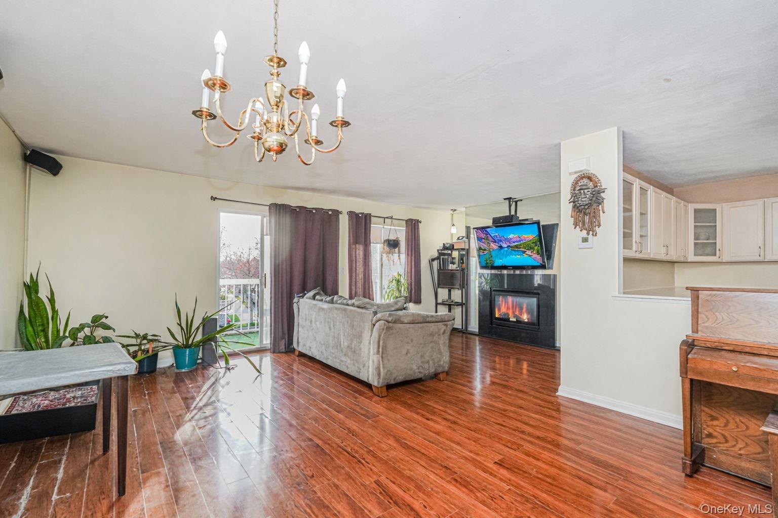 Single Family Indale Staten Island, NY 10309, MLS-983038-14