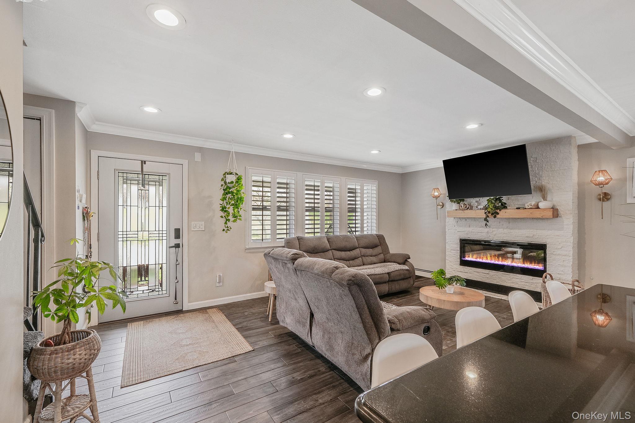 Single Family Hooper  Suffolk County, NY 11776, MLS-983047-20