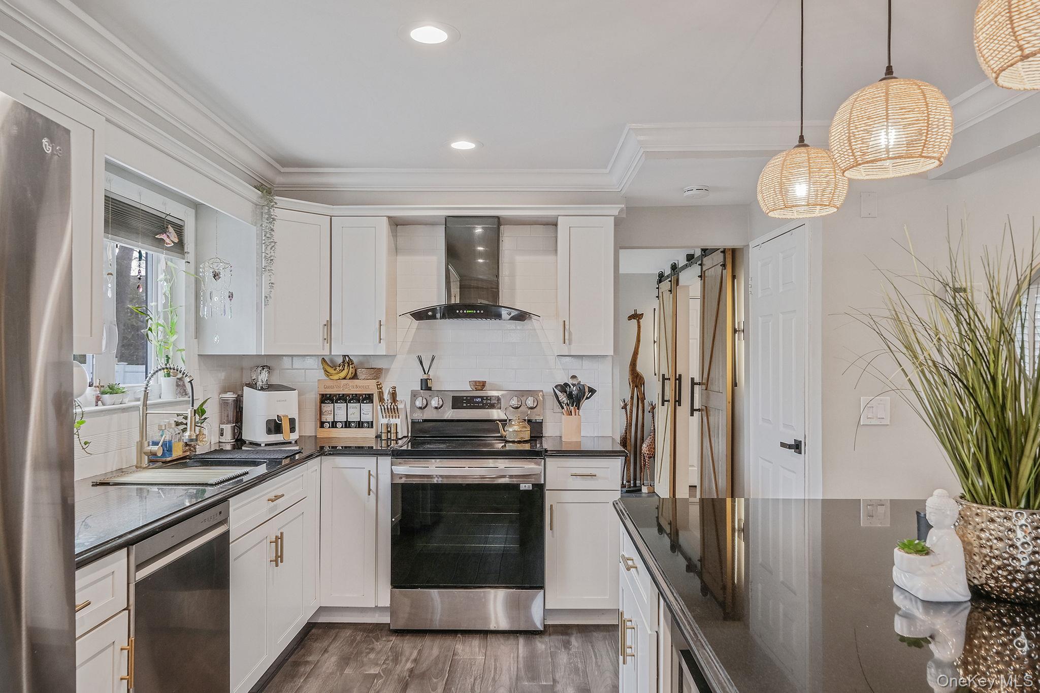 Single Family Hooper  Suffolk County, NY 11776, MLS-983047-26