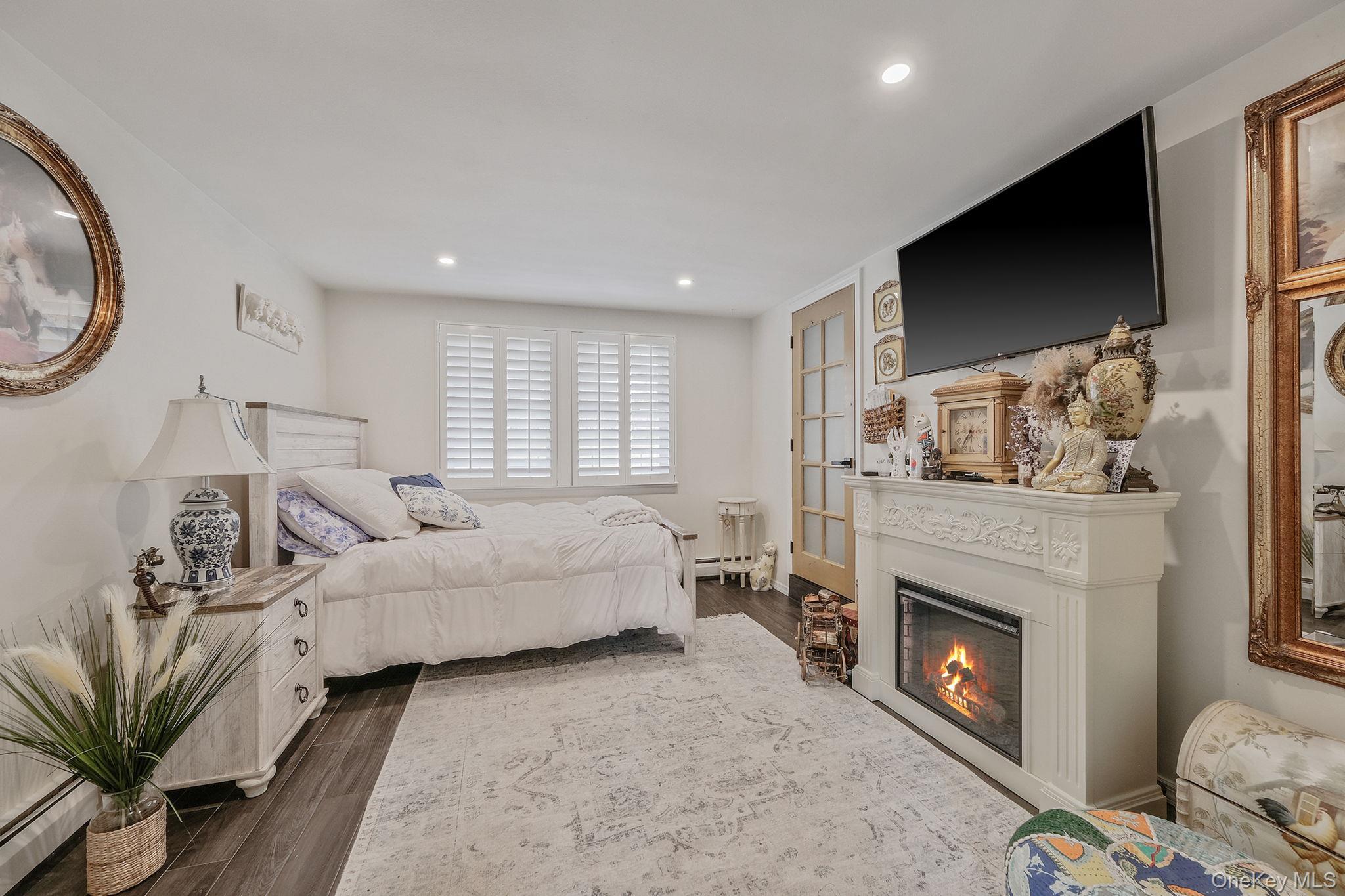 Single Family Hooper  Suffolk County, NY 11776, MLS-983047-31