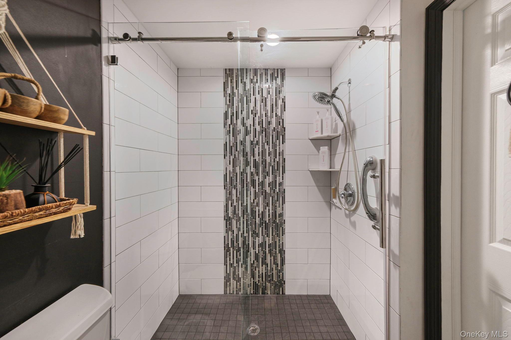 Single Family Hooper  Suffolk County, NY 11776, MLS-983047-35