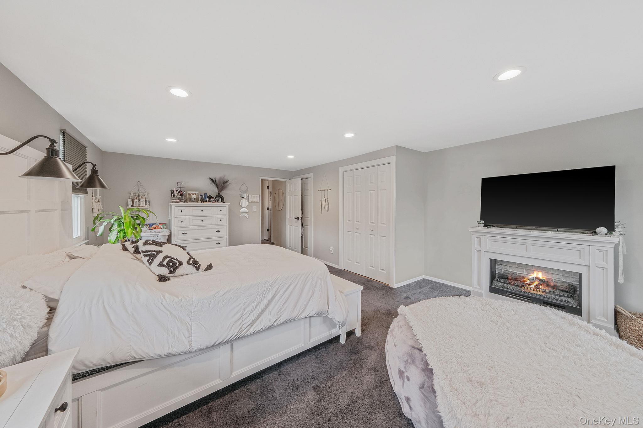 Single Family Hooper  Suffolk County, NY 11776, MLS-983047-37