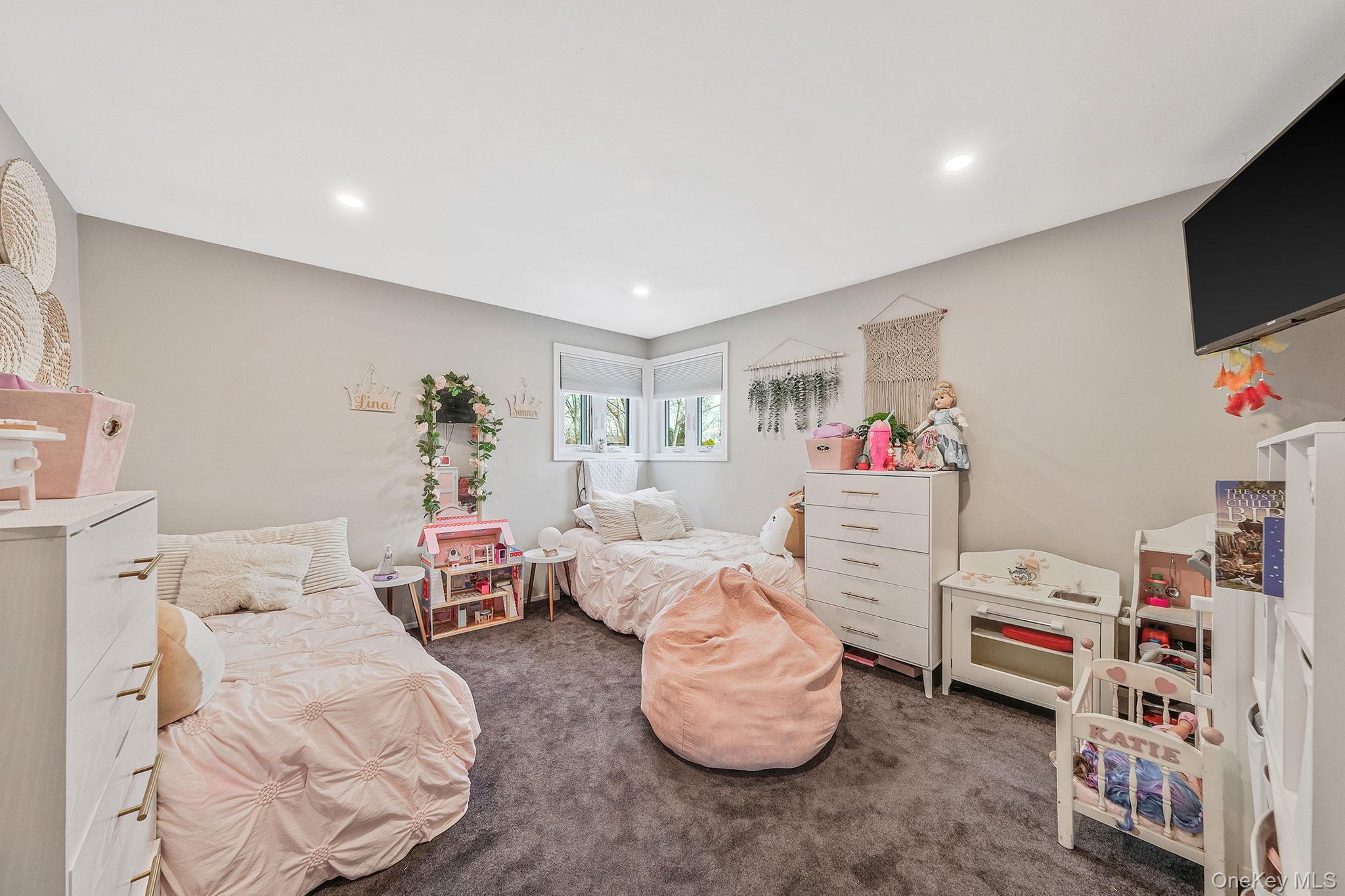 Single Family Hooper  Suffolk County, NY 11776, MLS-983047-39