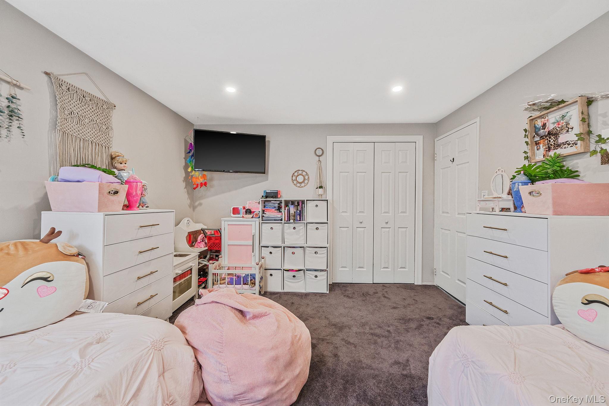 Single Family Hooper  Suffolk County, NY 11776, MLS-983047-40