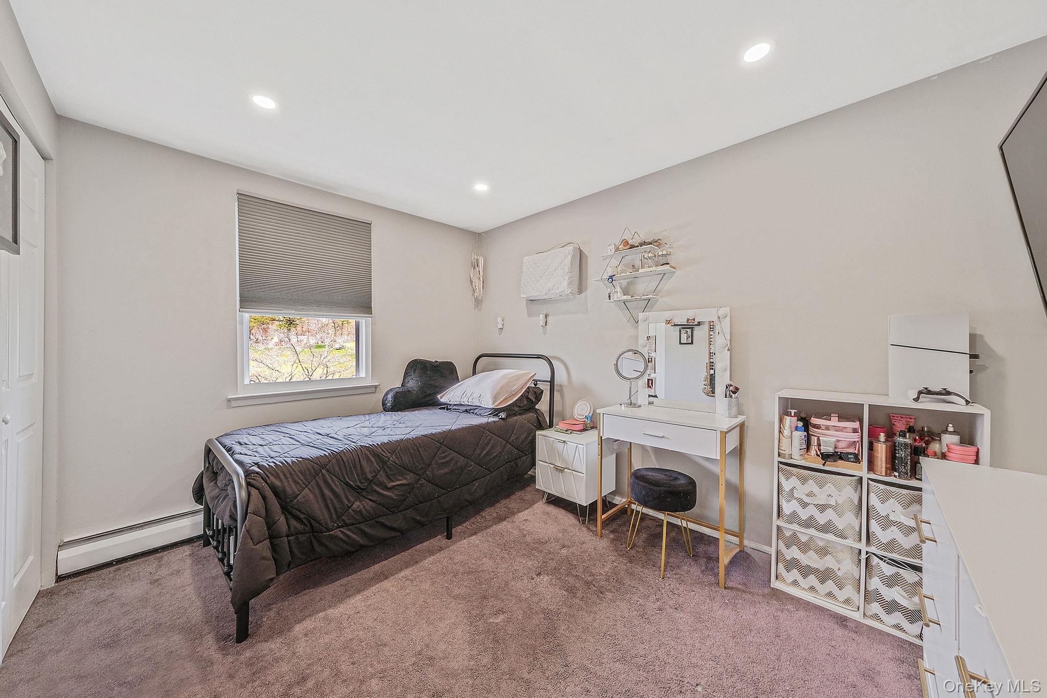 Single Family Hooper  Suffolk County, NY 11776, MLS-983047-41