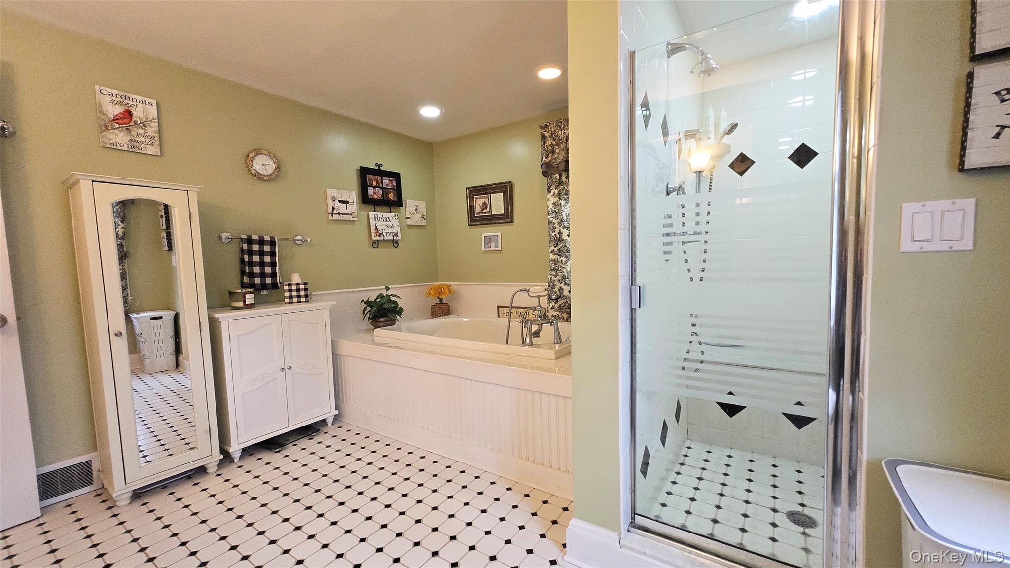 Single Family Atlantic Suffolk County, NY 11940, MLS-983101-24