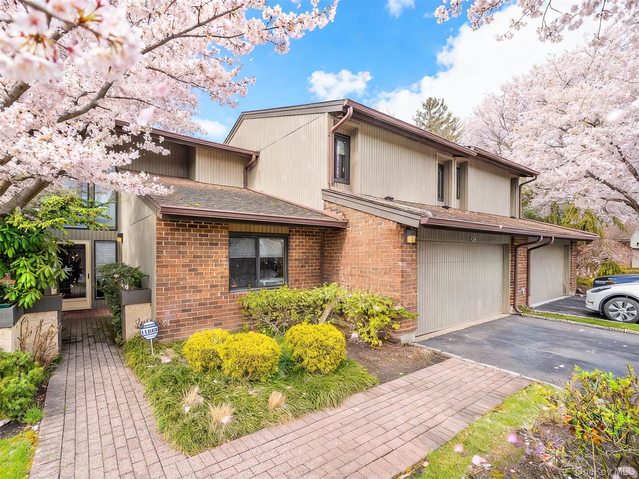 Condo Golf View  Nassau County, NY 11753, MLS-983144-3