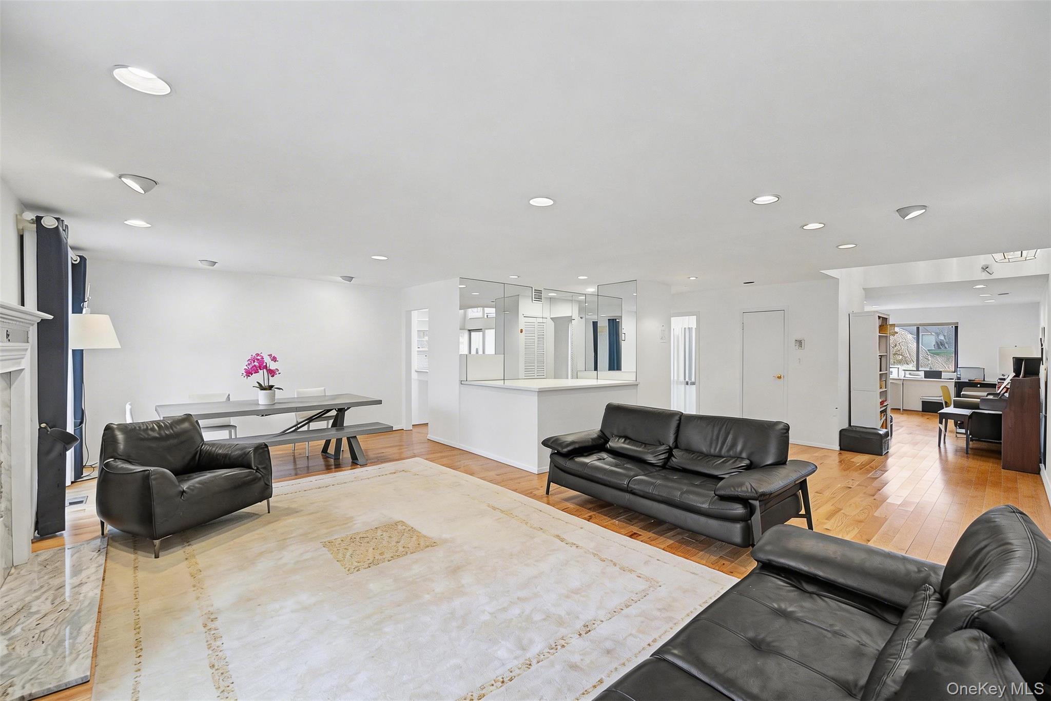 Condo Golf View  Nassau County, NY 11753, MLS-983144-6