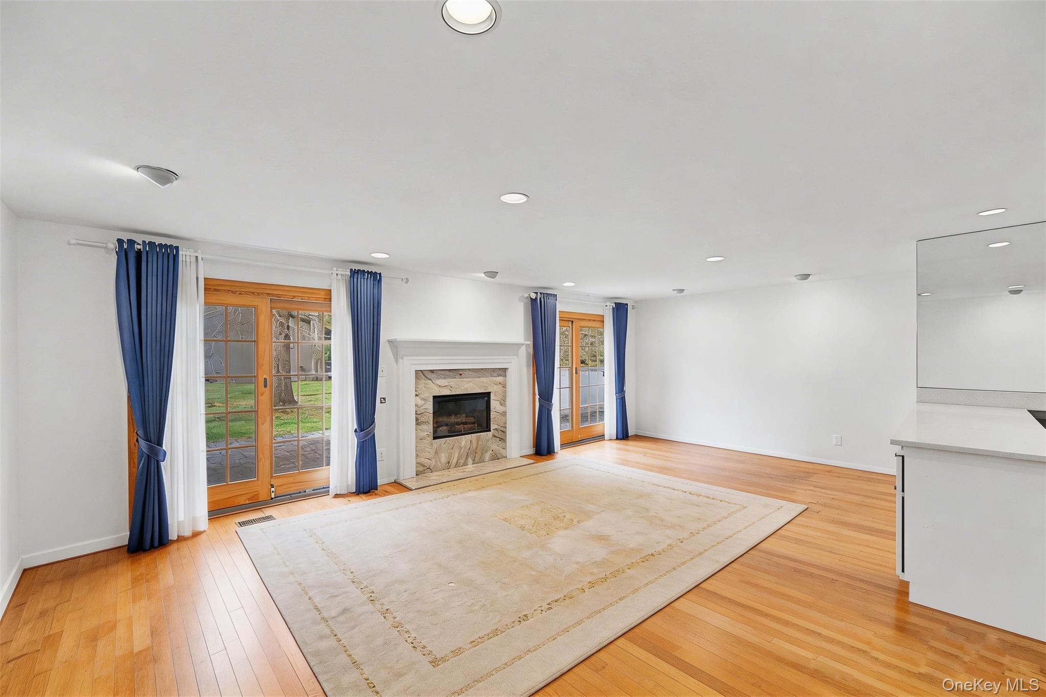 Condo Golf View  Nassau County, NY 11753, MLS-983144-8