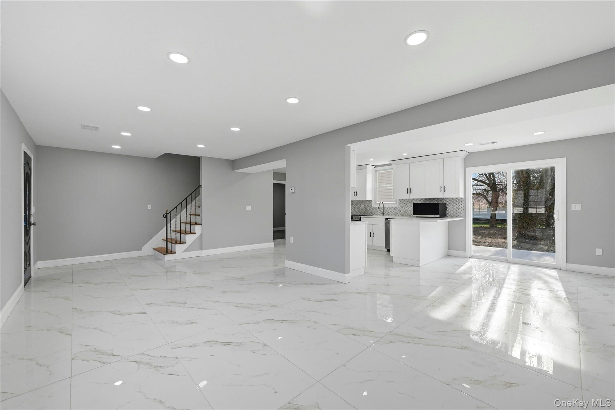 Single Family Curlin  Suffolk County, NY 11780, MLS-983166-5